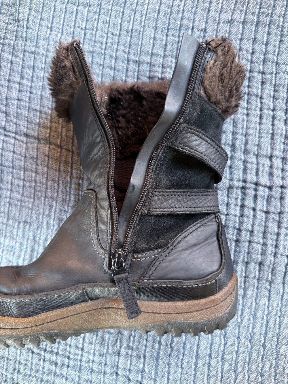 Merrell Women's Black Fur-Trim Leather Winter Boots - Picture 6 of 8